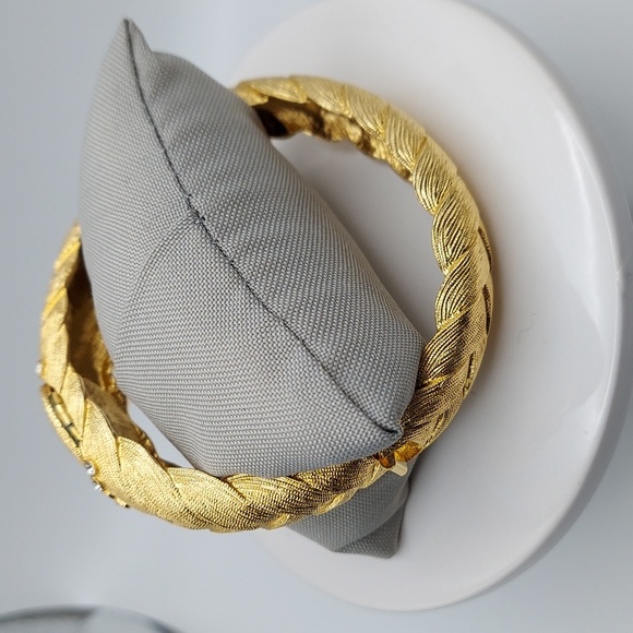 Camrose & Kross JBK Goldtone Rhinestine Hinged Cuff Bracelet w/ Locket, VGC. - Picture 5 of 15